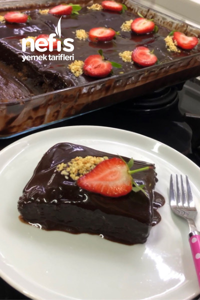 Yiyenlerin İçinde bolca Çikolota Var Sanacağı Islak Kek