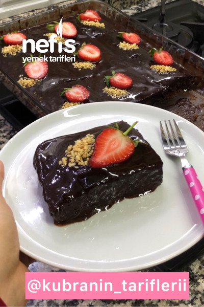 Yiyenlerin İçinde bolca Çikolota Var Sanacağı Islak Kek