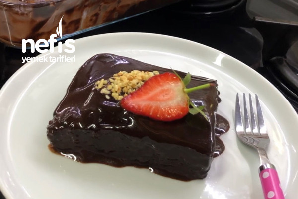 Yiyenlerin İçinde Bolca Çikolata Var Sanacağı Islak Kek
