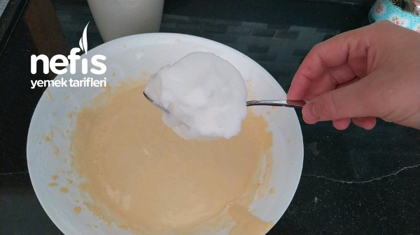 Karamel Şekerli Doğum Günü Pastası (Pandispanya Ve Pastacı Kreması İle Yapımı)
