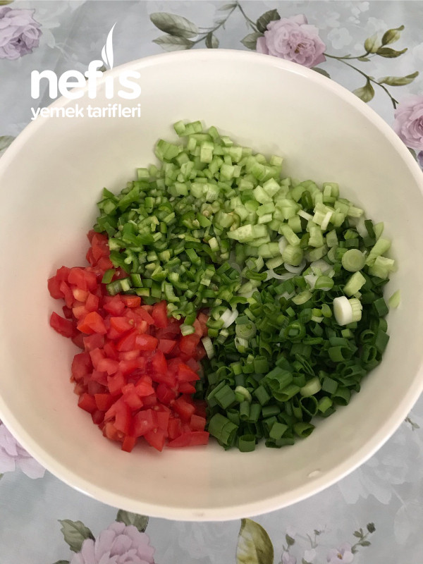 Yeşil Soğanlı Kaşık Salatası