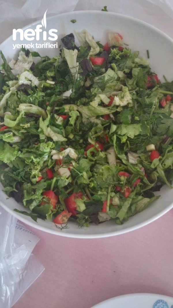 Bol Yeşillikli Vitamin Salatası