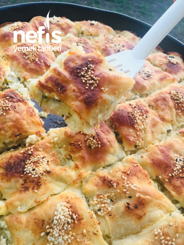 Börekçi Lezzetinde Peynirli Börek