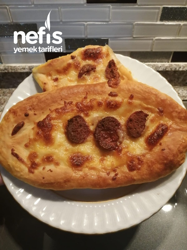 Kaşarlı Sucuklu Nefis Pide