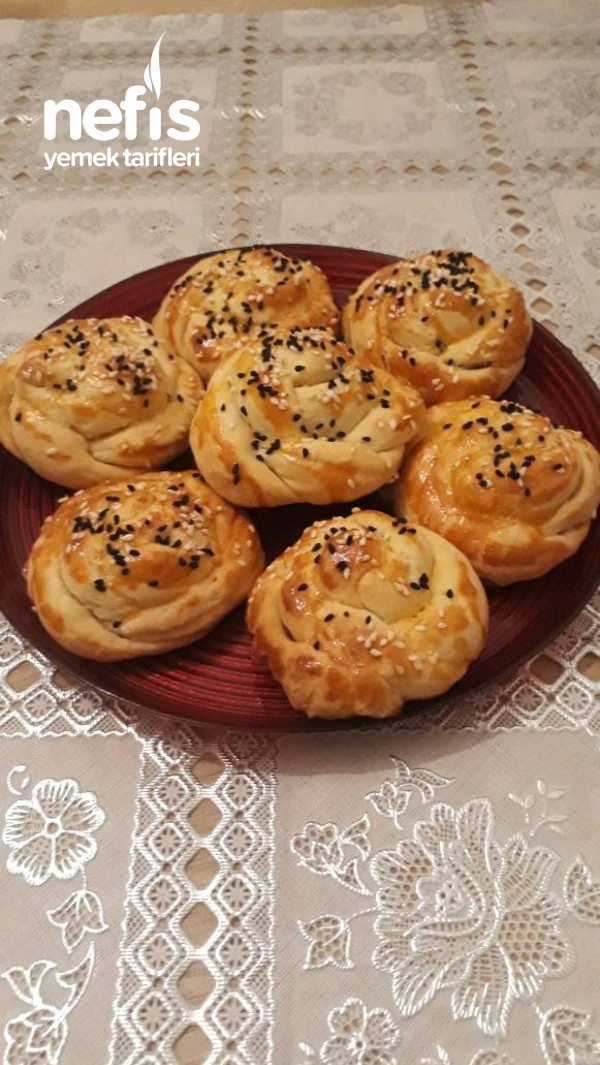 Süt Kaymaklı Tuzlu Pasta
(Gül Kurabiye)