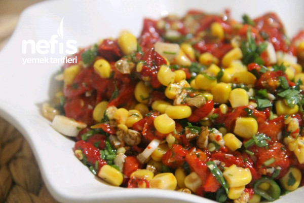 5 Dakikada Közlenmiş Kırmızı Biber Salatası Tarifi