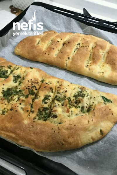 Garlic Bread (Dominosun Meşhur Bol Peynirli Sarımsaklı Ekmeği)