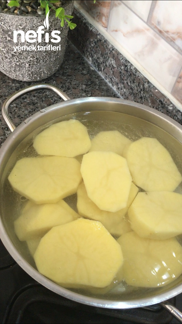 Patatesli Ispanaklı Beşamel Soslu Tat