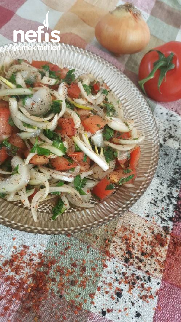 Domatesli Soğan Salatası