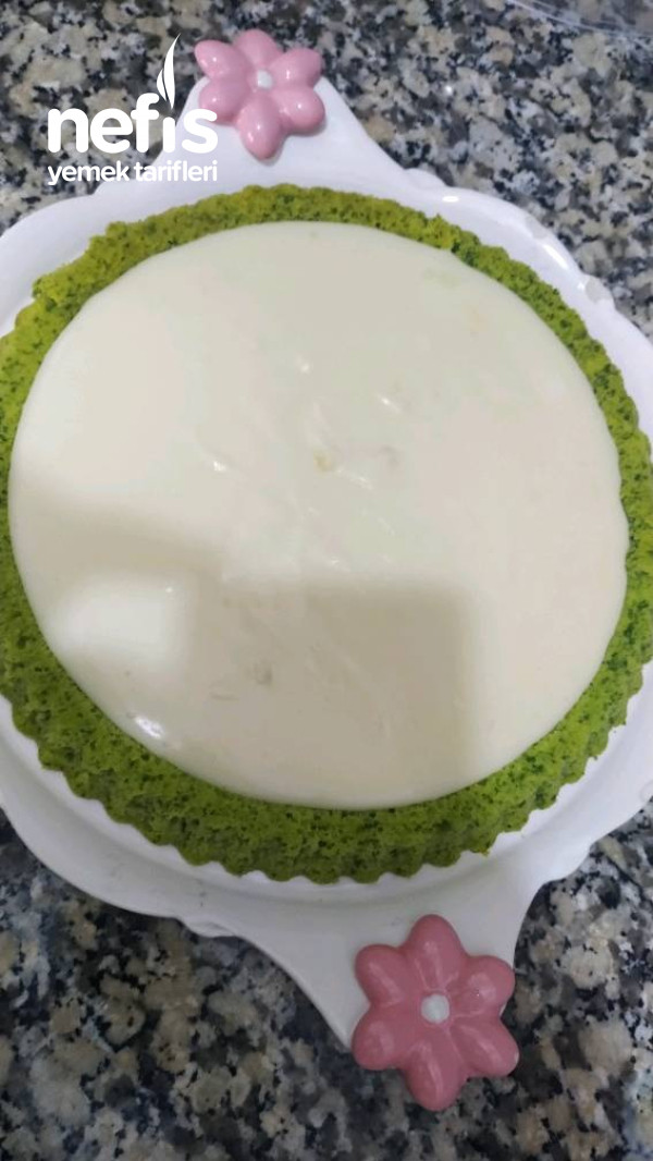 Karpuz Görünümlü Tart Kek Pasta Tarifi'nin Malzemeleri