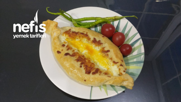 Khachapuri – Haçapuri – 3 Peynirli Yumurtalı Pide