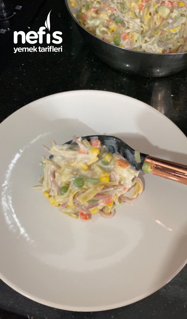 Erişteli Salata