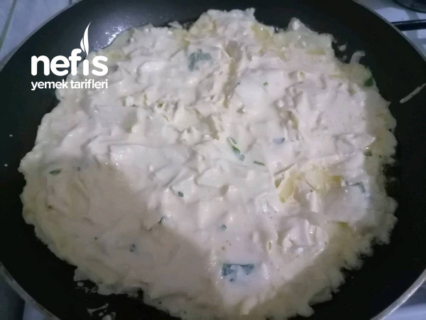 Peynirli Tava Böreği (Parçalanmış Yufkalardan 15 Dakikada Sofranızda)