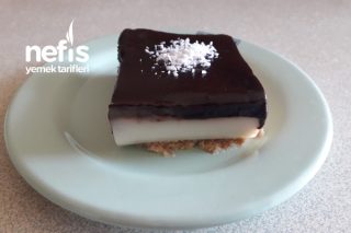 Çikolata Soslu Bisküvili Pasta Tarifi