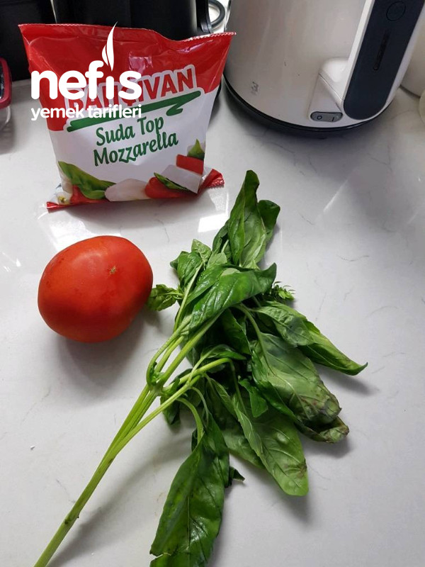 Mozarella Salatası