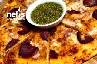 İncecik Hamuru Ve Lezzetli Sosuyla Çocukların Favorisi Pizza Tarifi