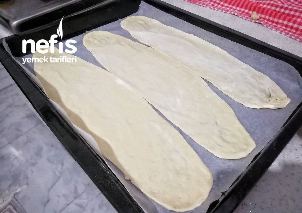 İncecik Çıtır Hamuru Çok Lezzetli İç Harcıyla Etli Ekmek (Kıymalı Pide) Tarifi (Videolu)