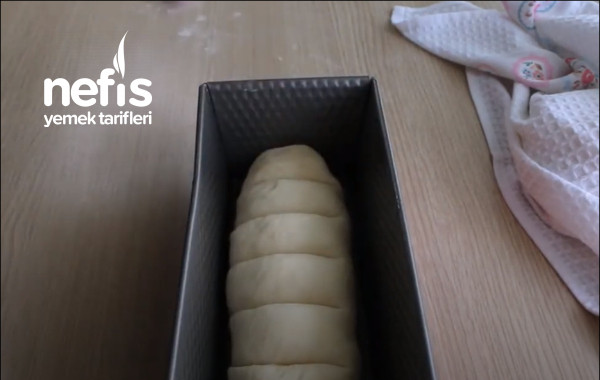 Kek Kalıbında Sütlü Ekmek (Videolu)