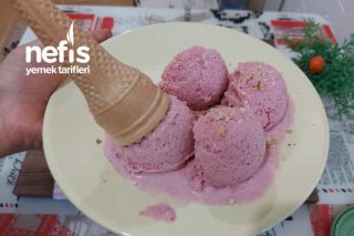 Çilekli Dondurma Tarifi
