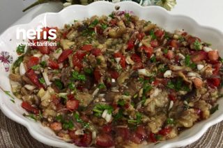 Müthiş Lezzet Köz Patlıcan Salatası Tarifi