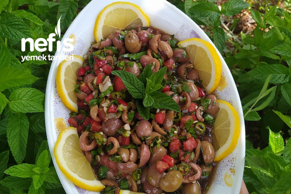 Enfes Lezzetiyle Zeytin Salatası