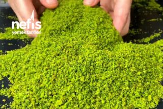 Yalancı Toz Antep Fıstığı Yapımı Tatlıların Üzerine Bol Bol Serpin (Videolu) Tarifi
