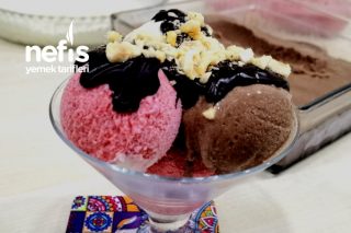 Ev Yapımı Çilekli Sade Ve Çikolatalı Dondurma (Videolu) Tarifi