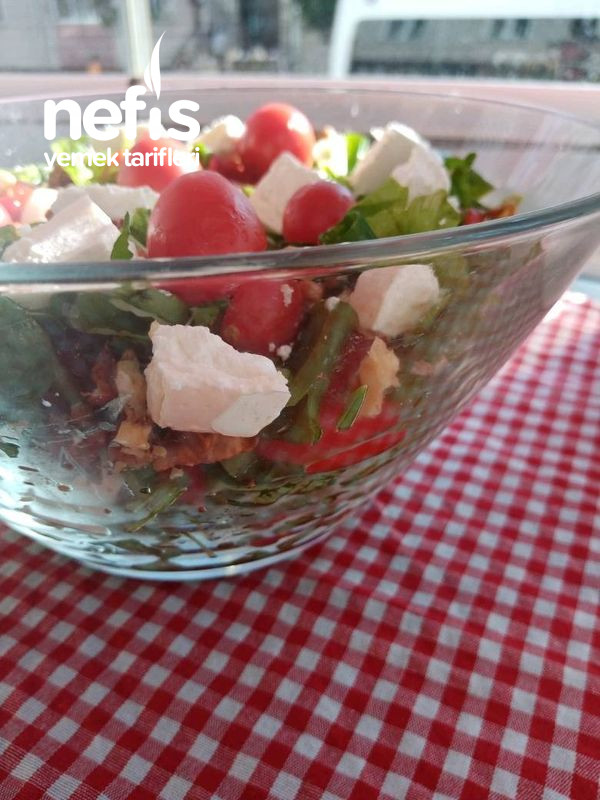 Rokalı Bol Malzemeli Nefis Diyet Salatası