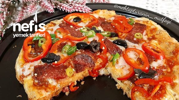 3 Dilim Ekmekle Harika Pizza Tarifi (Videolu)