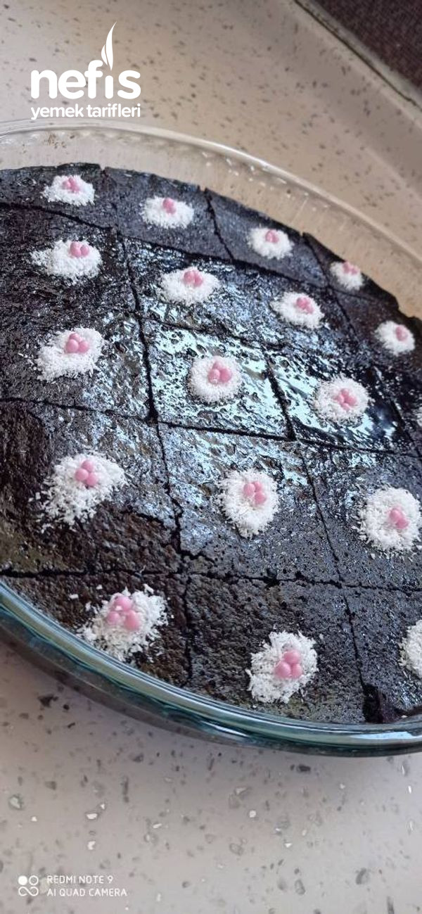 Brownie Tadında Sosu Sütsüz Islak Kek
