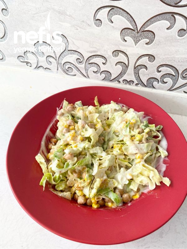 Nohutlu Marul Salatası