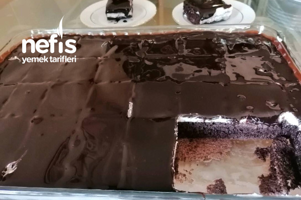 Enfes Çikolata Sosuyla Ağlayan Kek