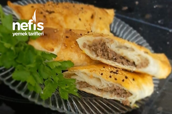 Sodalı Kıymalı Börek (Dışı Çıtır Çıtır İçi Su Böreği Tadında) Tarifi