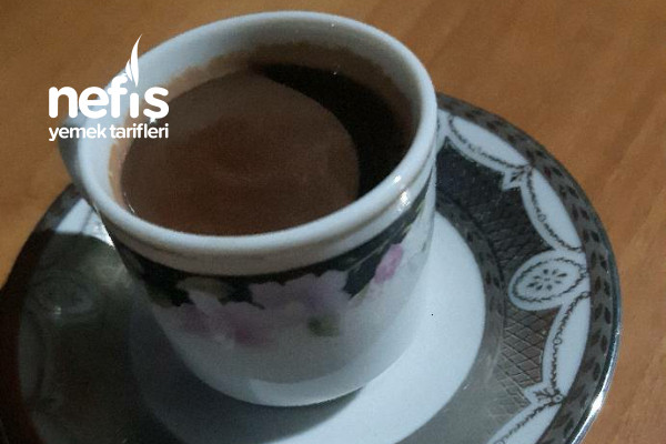 Kahve Fincanında Sıcak Çikolata