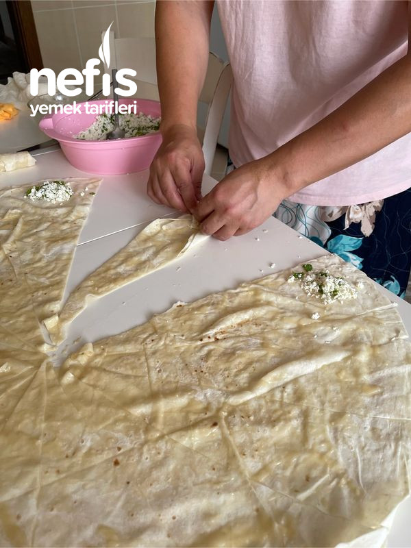 Sirkeli Unlu Çıtır Börek Nefis Yemek Tarifleri 9627218