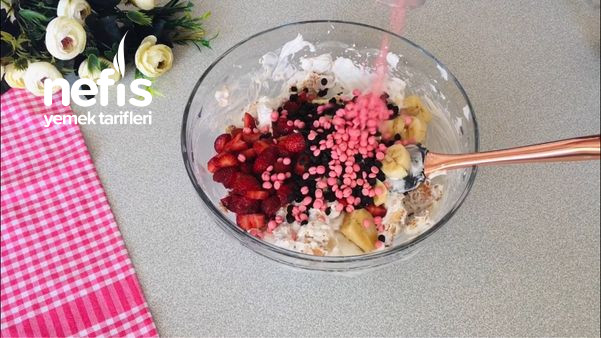 10 Dakikada Dondurma Tadında Meyveli Parfe Tarifi (Videolu)