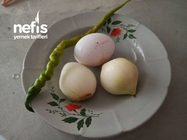 5 Dakikada Karamelize Soğanlı Yumurta (Az Malzeme Bol Lezzet)