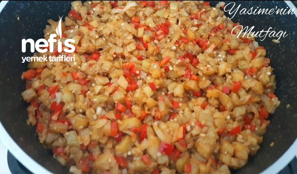 Patlıcanlı Börek (Yiyenler Kıymalı Sanacak) (Videolu)
