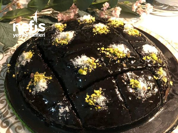 Νόστιμο υγρό κέικ σε στυλ ζαχαροπλαστικής