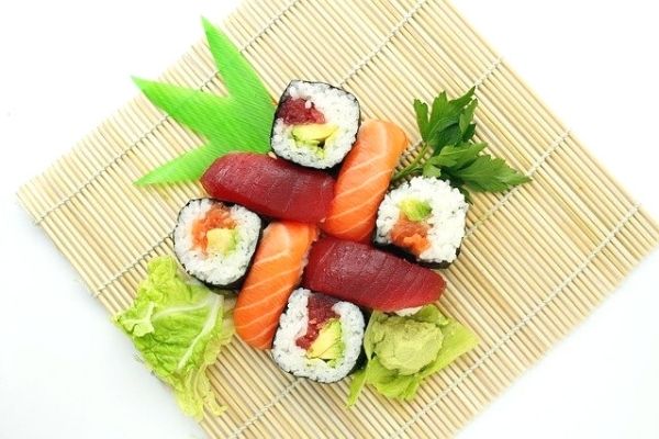 Sushi Çeşitleri: Yeni Başlayanlara 10 Adımda Sushi Rehberi Tarifi