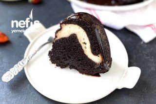 Nemli Dokusuyla Büyüleyen Cheesecake Dolgulu Bol Çikolatalı Kek Tarifi