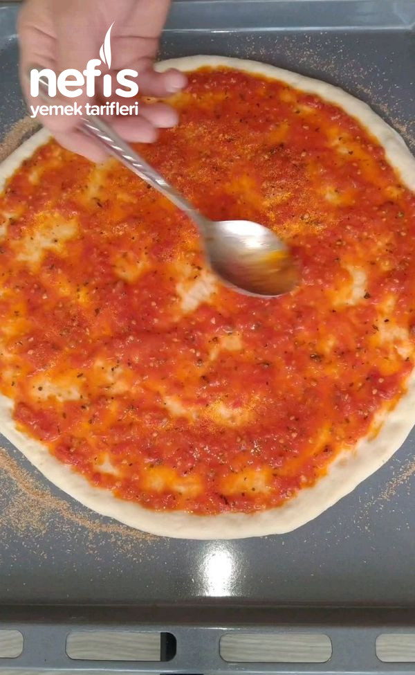 Pizza (Şimdiye Kadar Yediğiniz Bildiğiniz Bütün Pizzaları Unuttun)