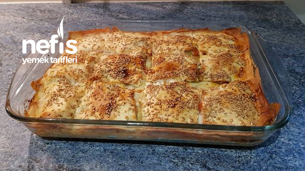 Hazır Yufkadan Mis Gibi Peynirli Börek Tarifi (Videolu)