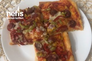 Pizza (Anne Yapımı) Tepside Pizza Tarifi