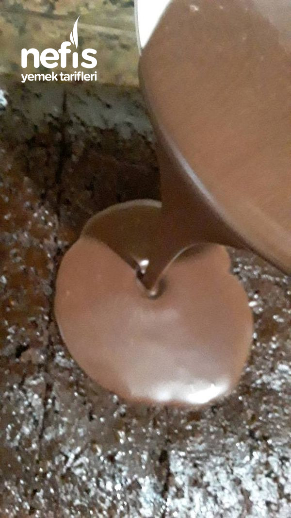 Muhteşem Kremalı Sosuyla Islak Kek (Bildiğiniz Diğer Tarifleri Unutturur)