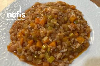 Ekşili Pirinçli Zeytinyağlı Pırasa (Pırasa Yemeyenler Bile Yiyecek) Tarifi