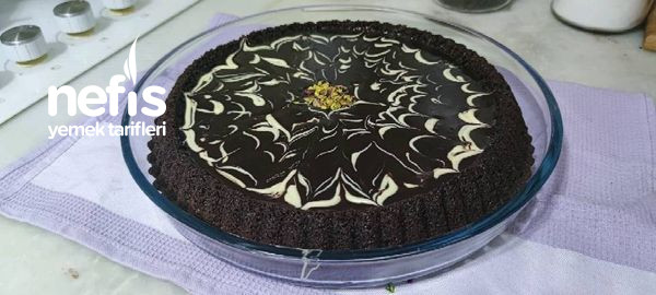 Çikolata Soslu Tart Kalıbında Kek