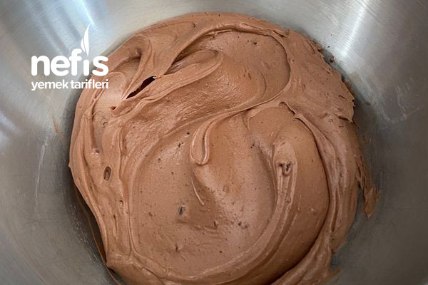 Tüm Pastalara Yakışacak Pratik Çikolatalı Krema