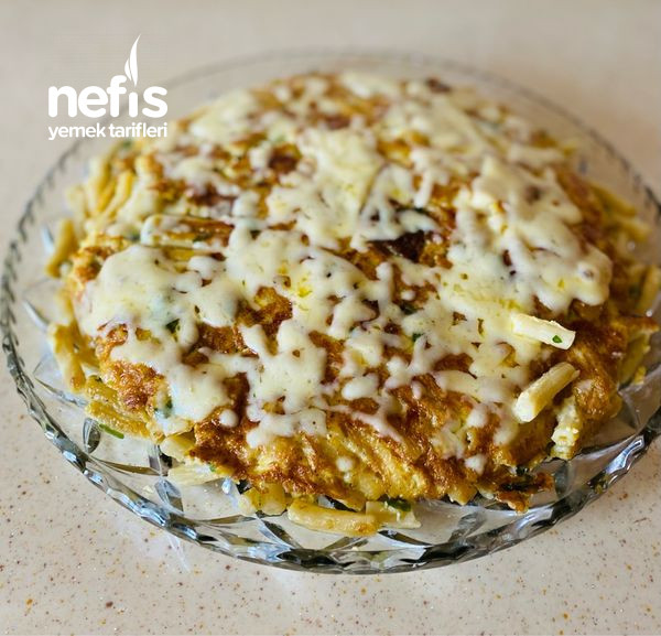 Börek Tadında Kaşar Ve Yumurtalı Makarna