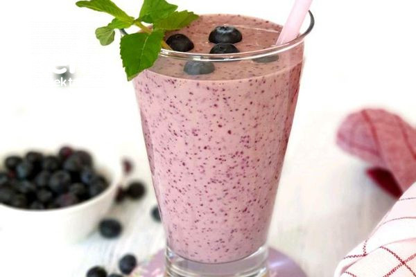 yaban-mersinli-yogurt-smoothie.jpg